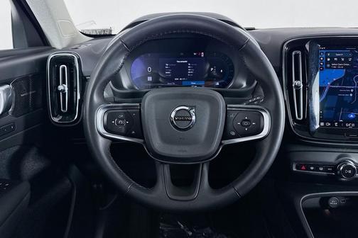 2023 Volvo XC40 B5 Ultimate Dark Theme