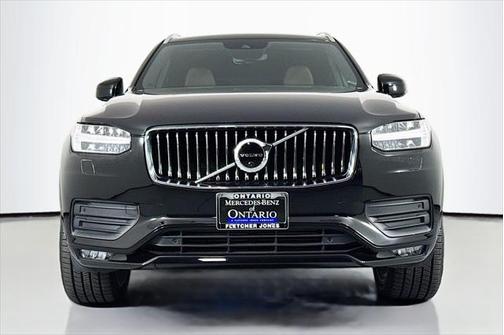 2022 Volvo XC90 T6 Momentum