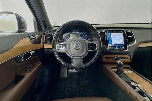 2022 Volvo XC90 T6 Momentum