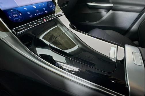2025 Mercedes-Benz GLC 350e Base