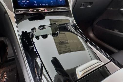 2025 Mercedes-Benz GLC 350e Base