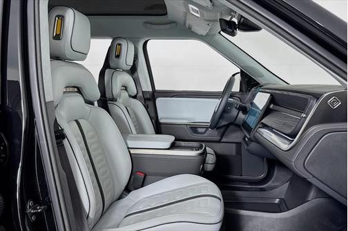 2025 Rivian R1S Adventure