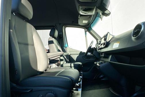 2025 Mercedes-Benz Sprinter 2500 Standard Roof