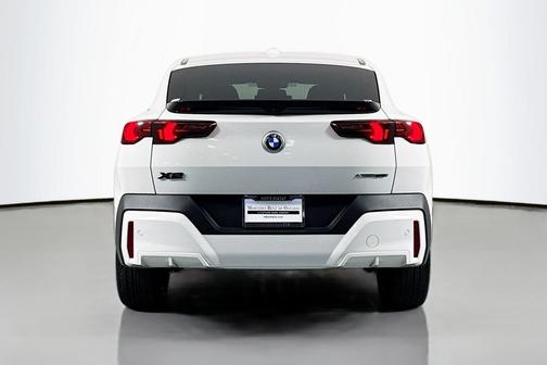 Alpine White 2025 BMW X2 xDrive28i