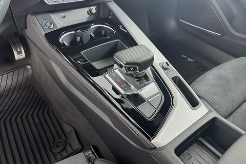 2022 Audi A4 45 S line Premium Plus