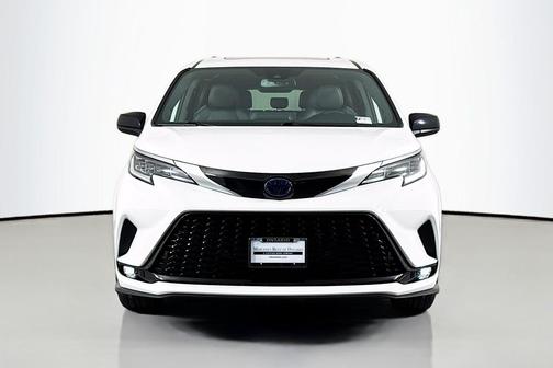 Ice Cap 2023 Toyota Sienna XSE