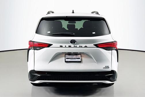 Ice Cap 2023 Toyota Sienna XSE