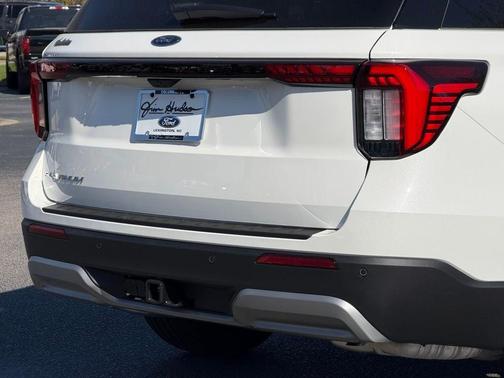 White Metallic 2026 Ford Explorer Platinum