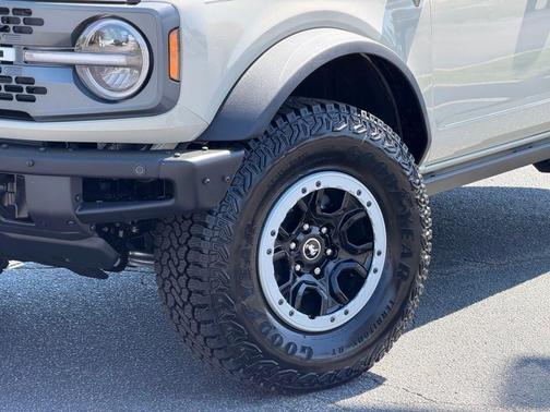 Desert Sand 2026 Ford Bronco Badlands