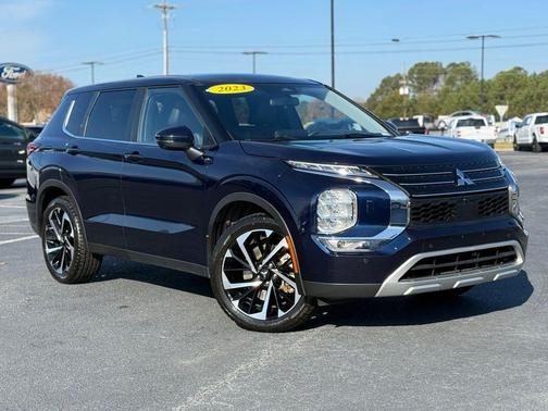 2023 Mitsubishi Outlander SE