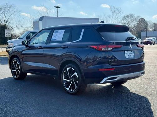 2023 Mitsubishi Outlander SE