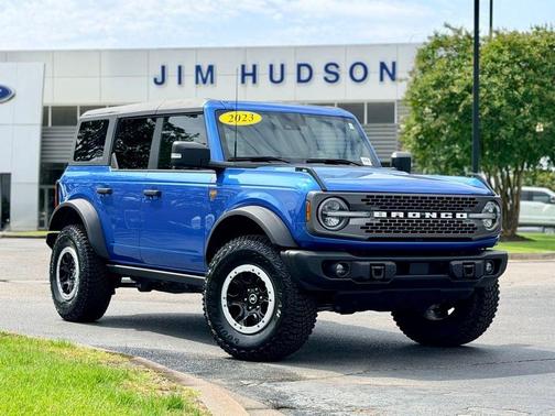 Medium Blue Metallic 2023 Ford Bronco Badlands