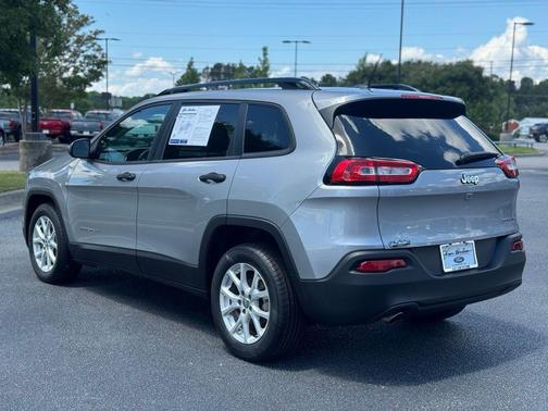 2017 Jeep Cherokee Sport