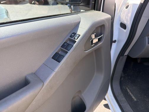 Avalanche 2012 Nissan Frontier SV