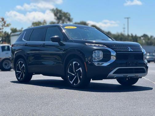 2023 Mitsubishi Outlander SE