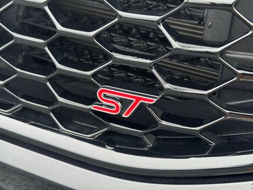 2023 Ford Edge ST