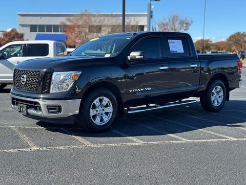 2019 Nissan Titan SV