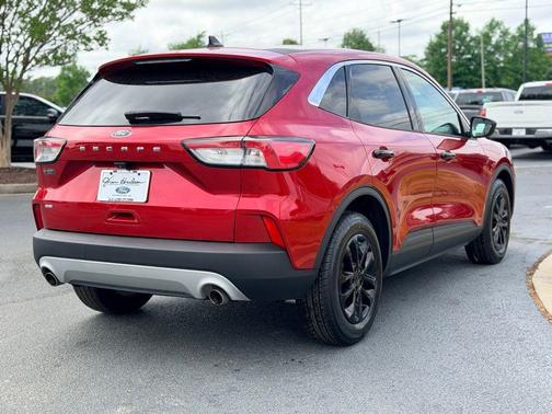 Red Metallic 2022 Ford Escape SE