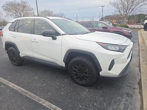 2020 Toyota RAV4 LE