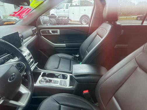 Silver Metallic 2023 Ford Explorer XLT