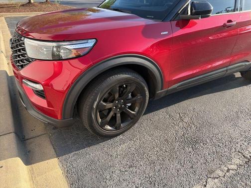 Rapid Red Metallic Tinted Clearcoat 2023 Ford Explorer ST-Line