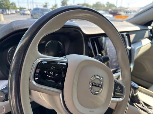 2020 Volvo V60 Cross Country T5