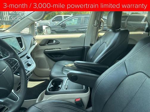 2022 Chrysler Pacifica Touring-L