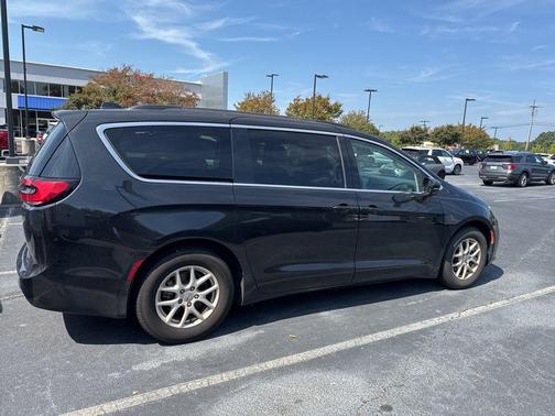 2022 Chrysler Pacifica Touring-L