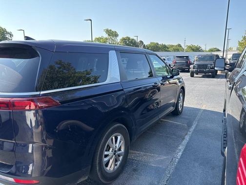 2023 Kia Carnival LX