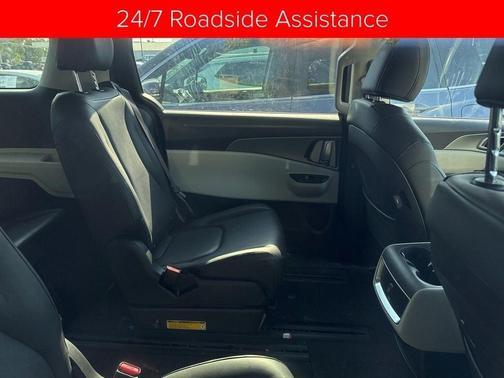 2023 Kia Carnival LX