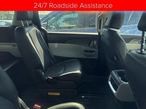 2023 Kia Carnival LX