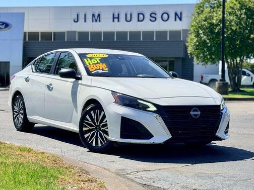 Pearl White Tri-Coat 2024 Nissan Altima 2.5 SV