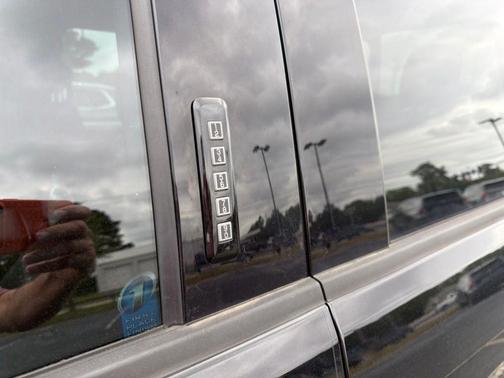 Black Metallic 2022 Ford F-150 XLT