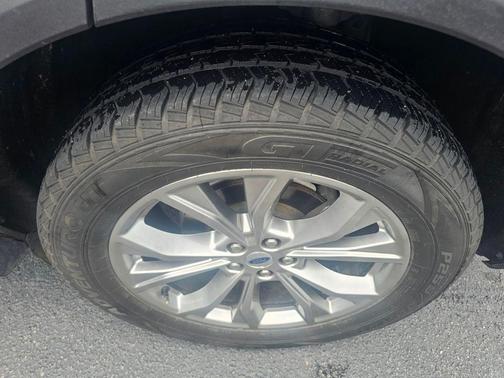 Black Metallic 2021 Ford Explorer Limited
