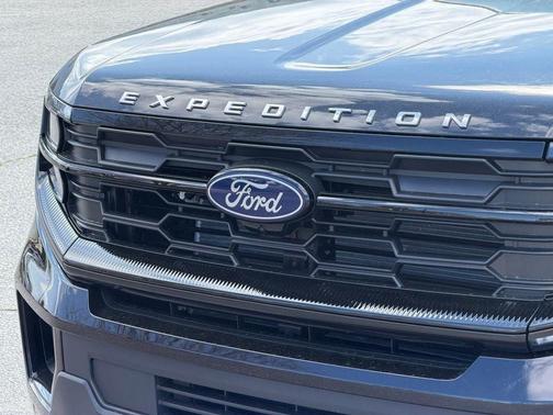 Black Metallic 2026 Ford Expedition Active