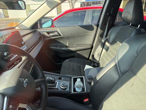 2024 Mitsubishi Outlander SE