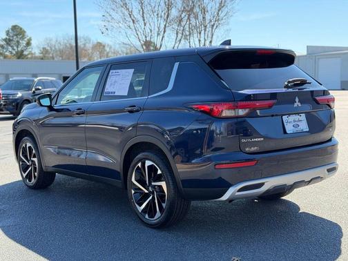 2024 Mitsubishi Outlander SE