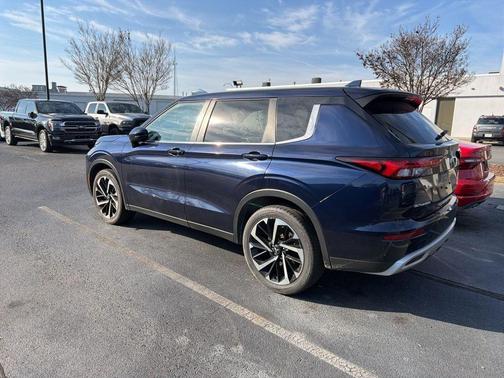 2024 Mitsubishi Outlander SE