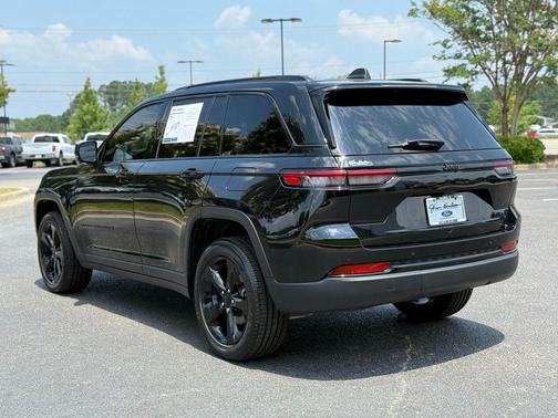 2024 Jeep Grand Cherokee Laredo