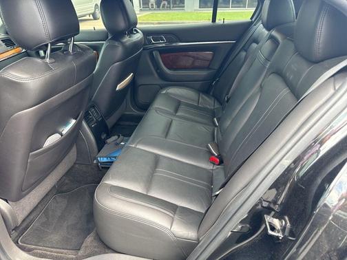 2014 Lincoln MKS Base