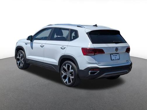 Pure White 2023 Volkswagen Taos 1.5T SEL