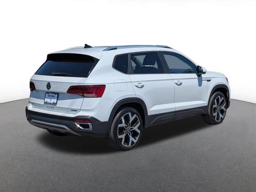 Pure White 2023 Volkswagen Taos 1.5T SEL