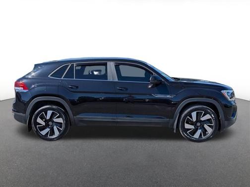 Deep Black Pearl Effect 2024 Volkswagen Atlas Cross Sport 2.0T SE w/ Technology