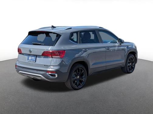 Pure Gray 2022 Volkswagen Taos 1.5T SE