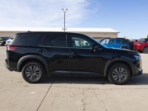 2024 Nissan Pathfinder S 4WD