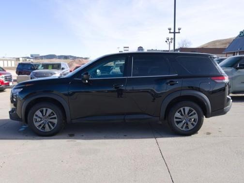 2024 Nissan Pathfinder S 4WD