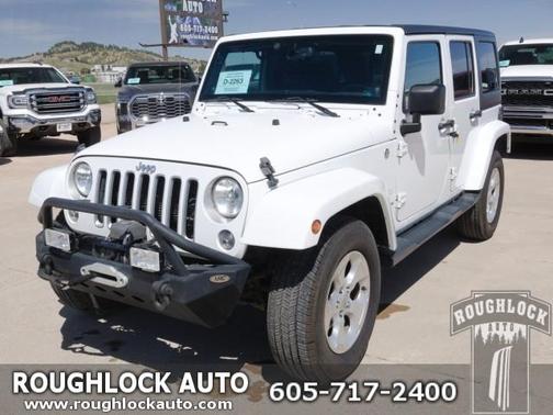 Bright White Clearcoat 2014 Jeep Wrangler Unlimited Sahara