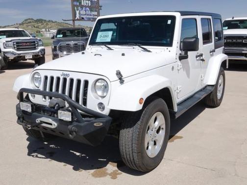 Bright White Clearcoat 2014 Jeep Wrangler Unlimited Sahara