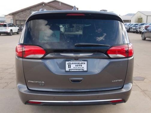 Granite Crystal Metallic Clearcoat 2020 Chrysler Pacifica Limited