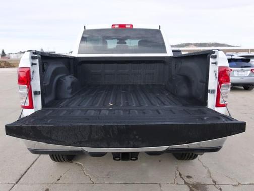 2022 RAM 2500 Tradesman Crew Cab 4x4 6'4' Box